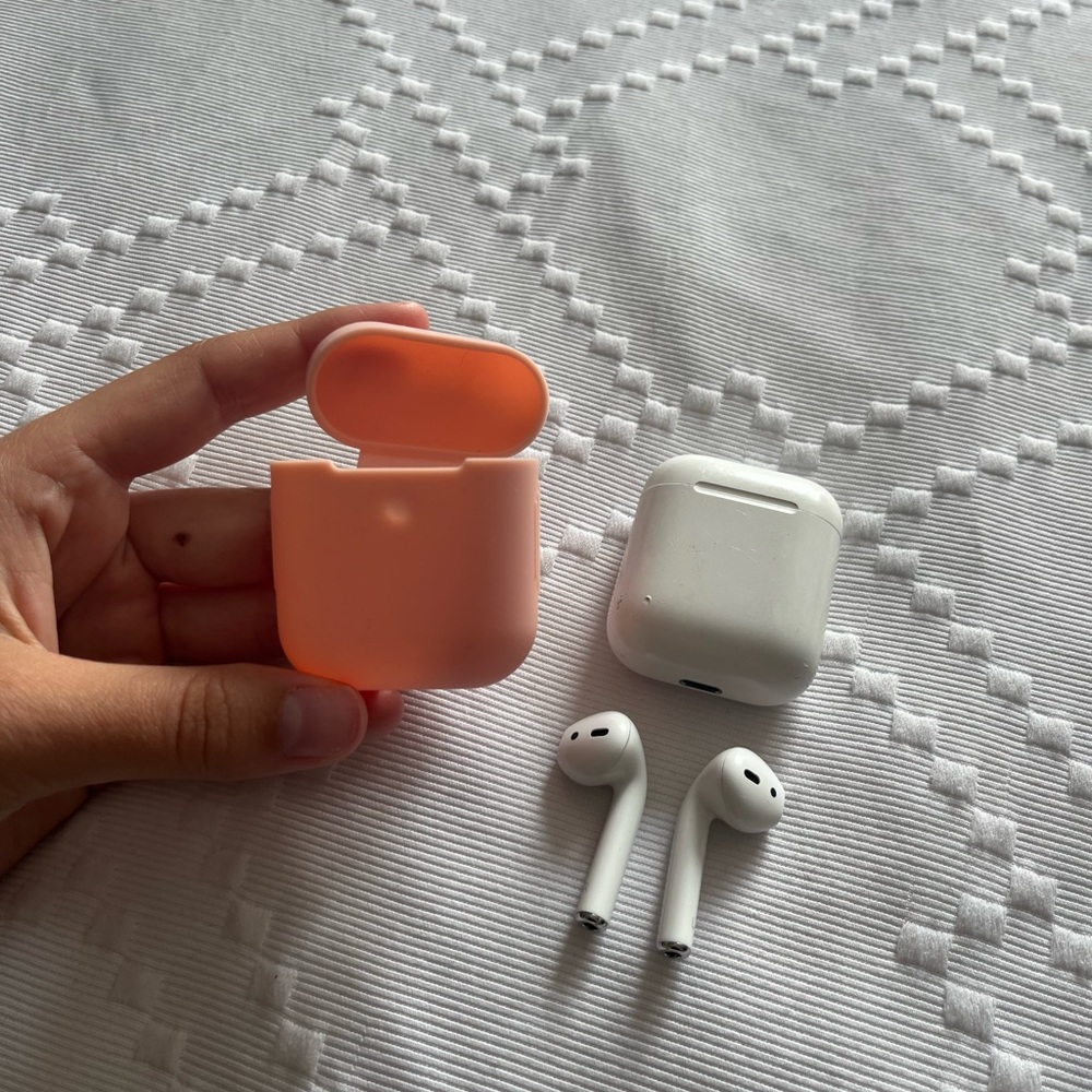 Apple AirPods Gen 2 and Pink Case